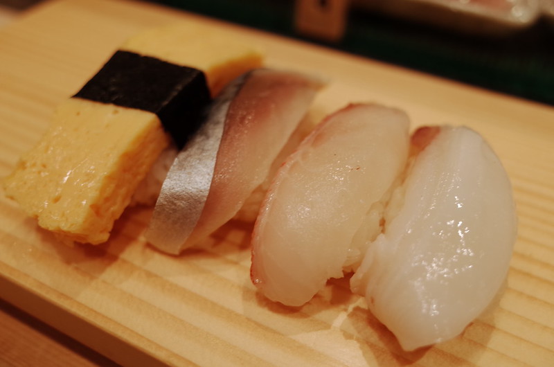 日比谷魚がし日本一得盛り握りたまご、しめ鯖、鯛、いさき