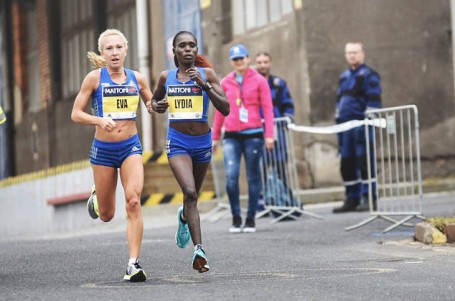 Eva Vrabcová v Ústí zaběhla svůj druhý nejrychlejší půlmaraton, český rekord odolal