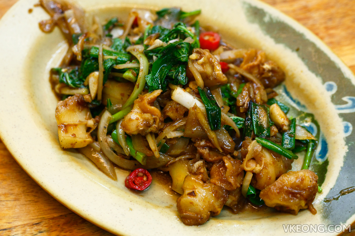 Stir Fried Conch Meat with Basil Leaves