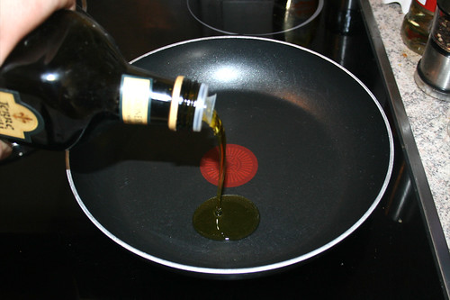 22 - Olivenöl erhitzen / Heat up olive oil