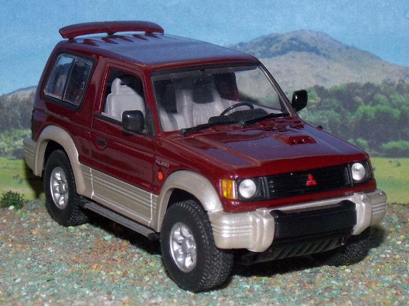 Mitsubishi Pajero SWB – 1992 - Minichamps