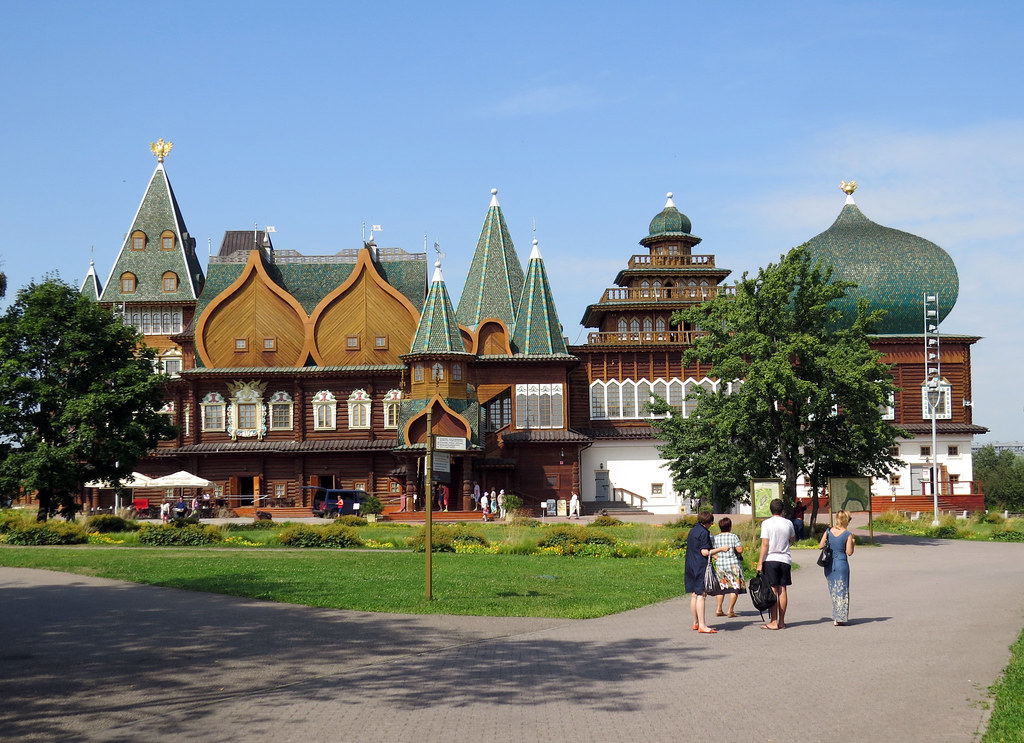 Воссозданный деревянный дворец царя Алексея Михайловича