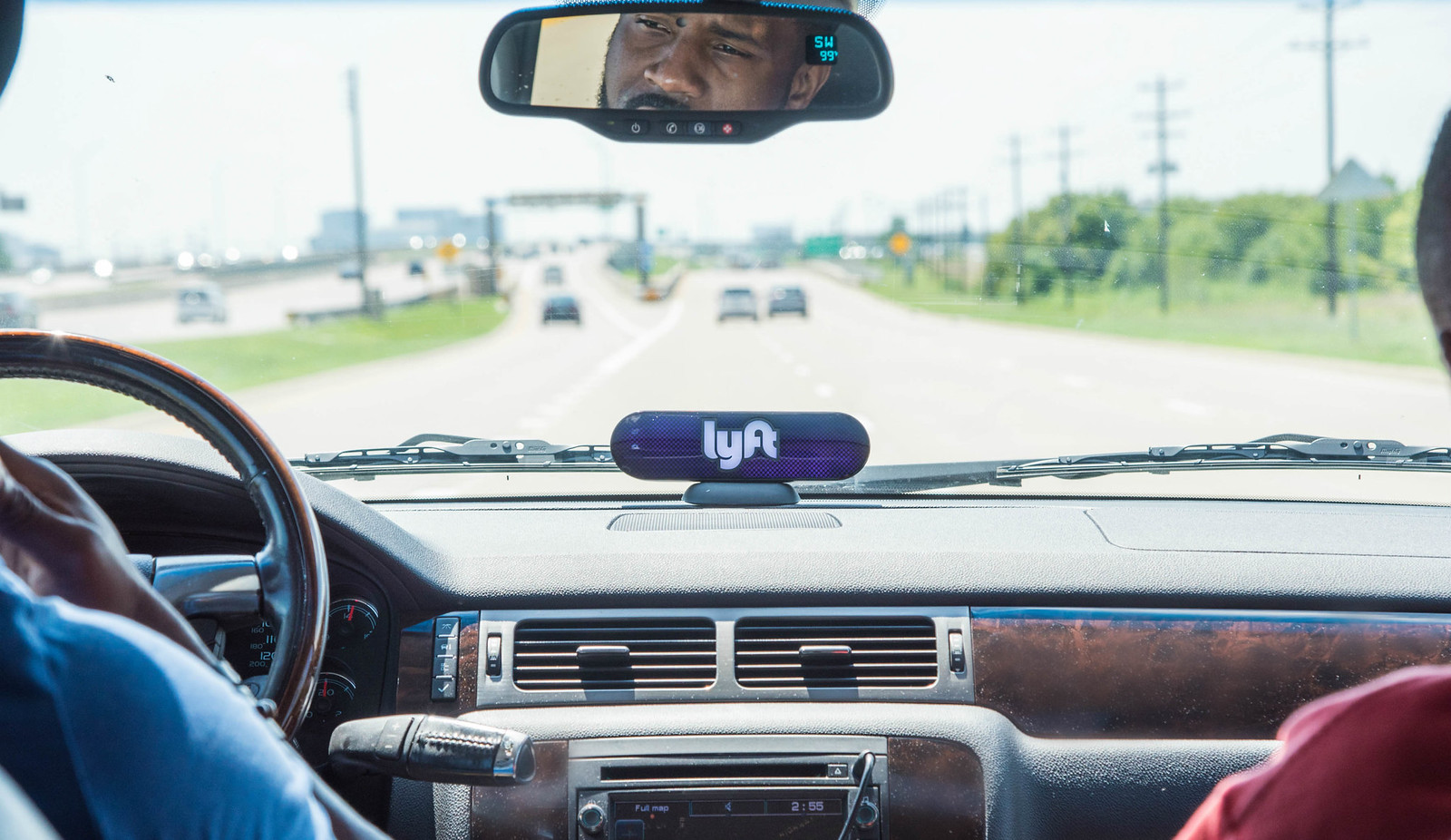 using lyft to get around the city, Dallas style blogger