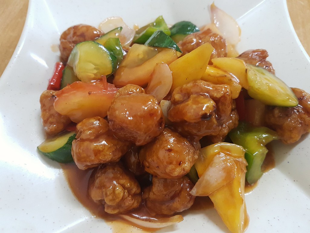 咕噜肉 Koo Low Yoke $15 @ PI WUI Restaurant (百味海鲜饭店) SS19