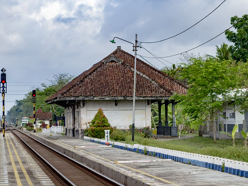 station railway dutch heritage indonesia kai sruweng stasiun building architecture