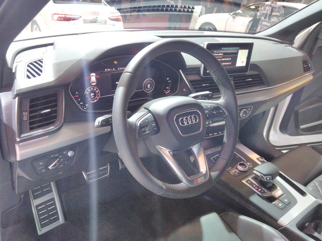 India-bound-2017-Audi-Q5-interior-at-the-2017-GIIAS-Live