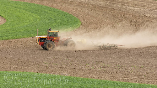 agricultural agriculture brown colfax country cr2017 crop cultivated cultivation dirt earth equipment farm farmequipment farming farmland field furrow harrow jerryfornarotto land landscape machine machinery mechanism modern northwest occupation outdoors palouse plough plow plowing preparation pullman rural soil tillage tilling tractor vehicle washington washingtonstate west western work