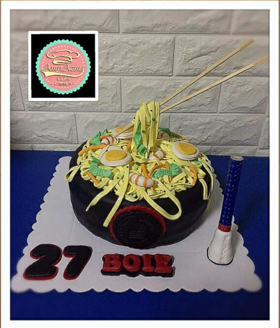 Gravity Defying Noodle Cake by Amy of AMYazing Posh Cakes