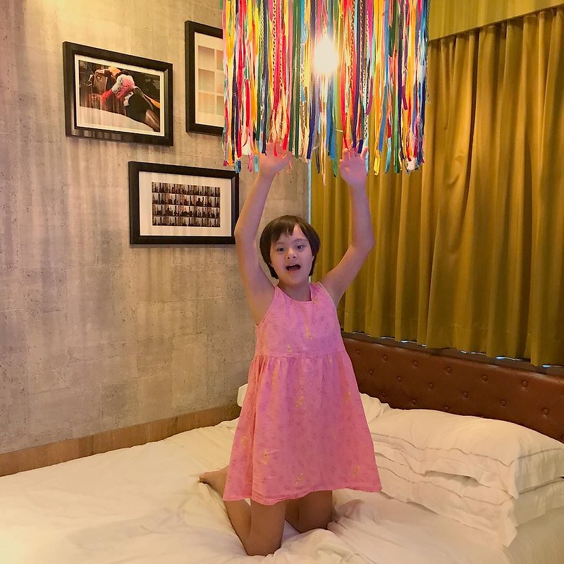 Had a nice staycation at arts-themed @hotelgsingapore ! Rooms are compact but #cosy, and the hotel is conveniently near heart of the city. #hotel #travel #staycation #singapore #exploresingapore #hotelroom