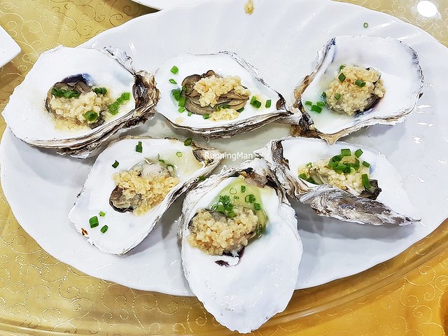 Oysters Steamed With Garlic