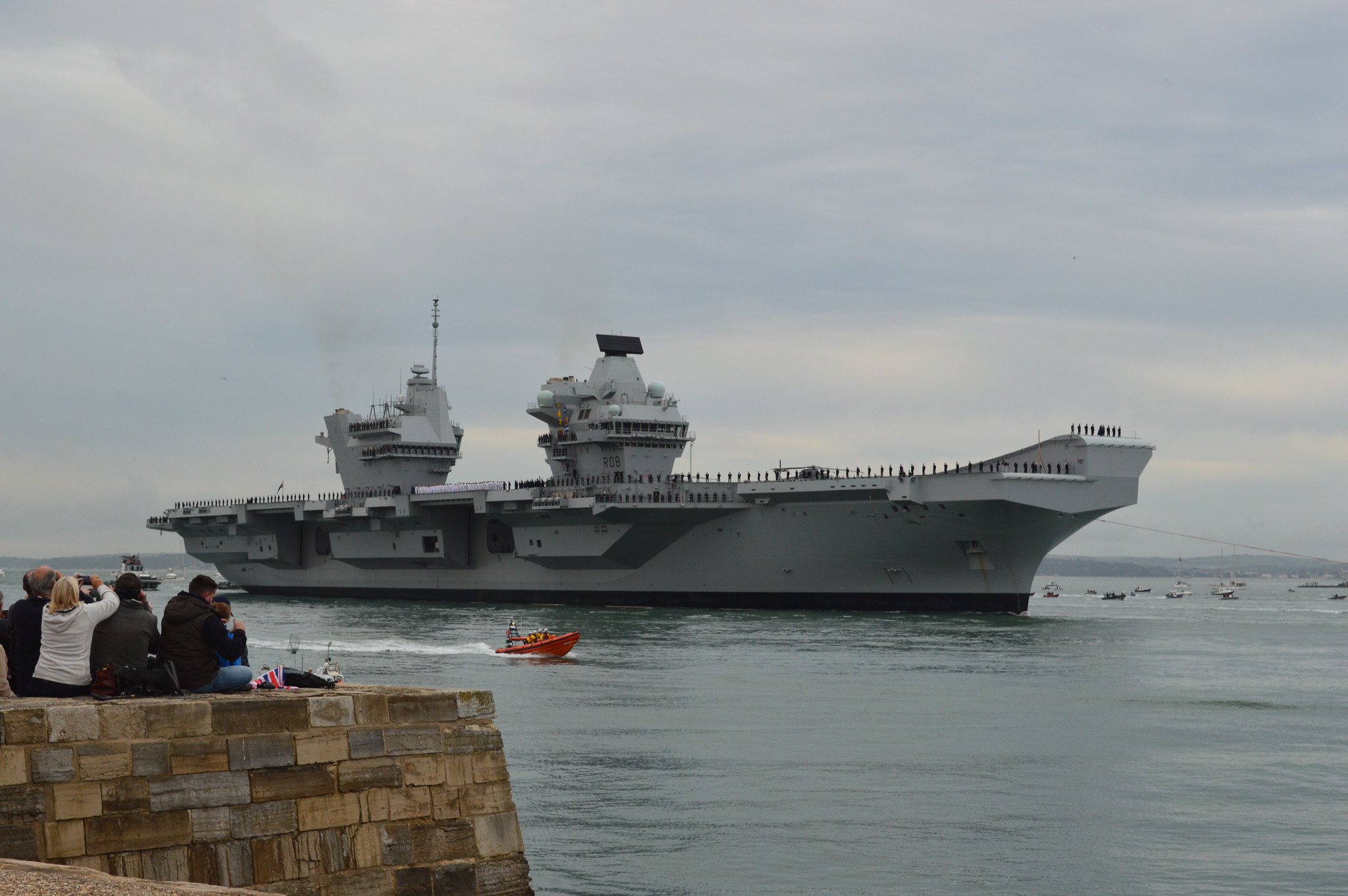 Aircraft Carrier (HMS Queen Elizabeth & HMS Prince of Wales) - Page 14 36434360402_26253aae3d_k