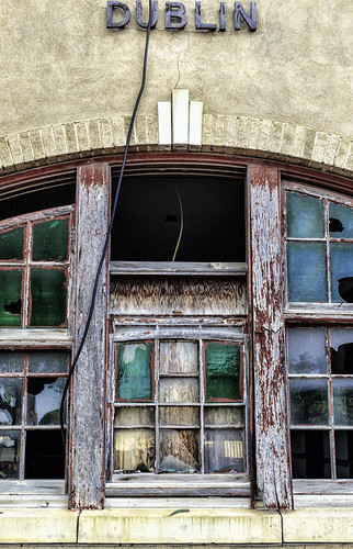 6d abandoned canon ef2470f28l eos ghosttown naturallight outdoor summer weathered brokenglass decay historic old roadtrip travel windows