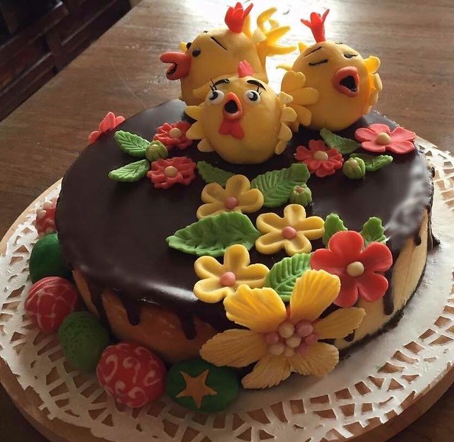 Three Little Easter Chicks Cheesecake by Kass Soroka of Custom-made cakes Zaandam