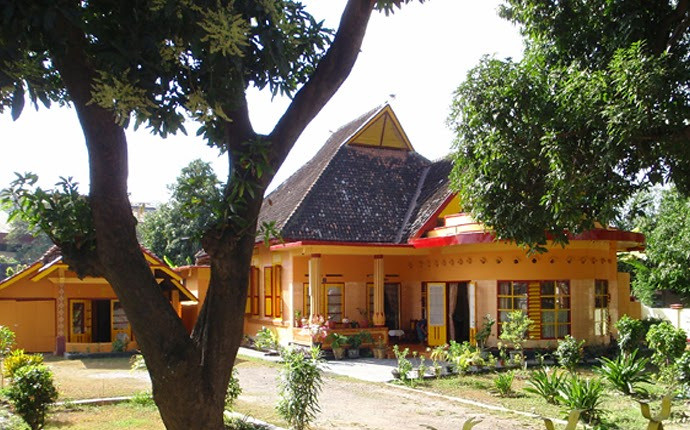 Sumbawa, kesultanan Sumbawa / Istana "Bala Kuning" kesultanan ...