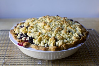 blackberry-blueberry crumb pie