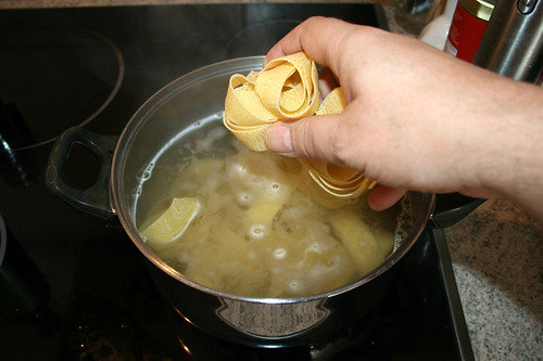17 - Nudeln kochen / Cook noodles