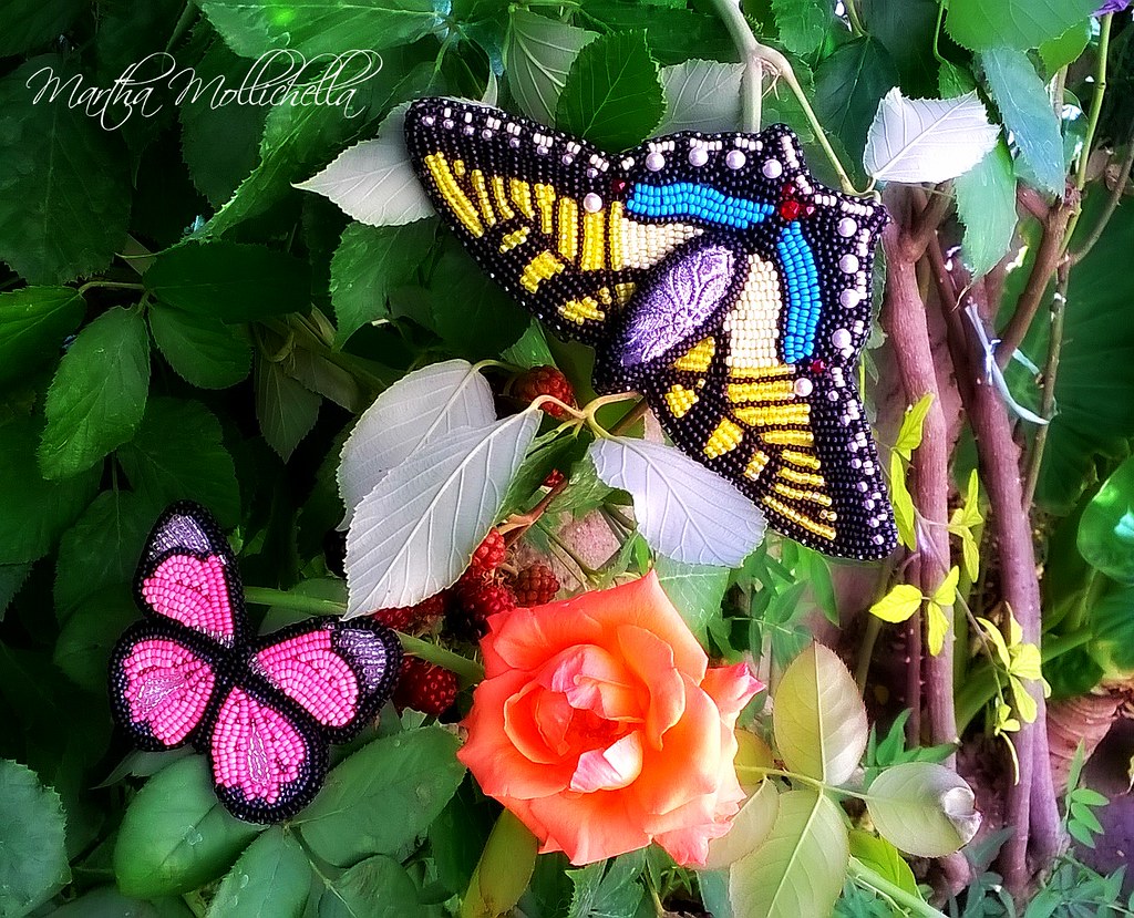 farfalle ricamate a mano da Martha Mollichella Handmade Jewerly