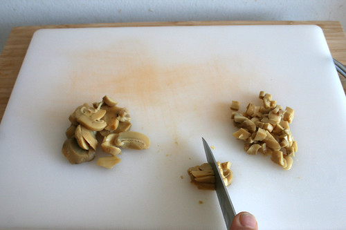 13 - Pilze zerkleinern / Mince mushrooms