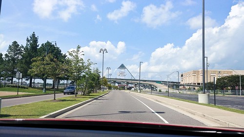 Approaching the Bass Pro Shops in the Pyramid