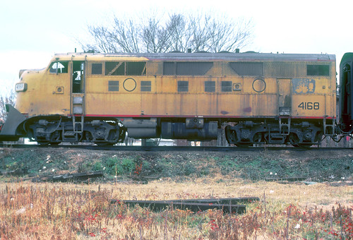 ri crip rockisland f9 f9m 4168 railroad emd locomotive paullstrang chz howe