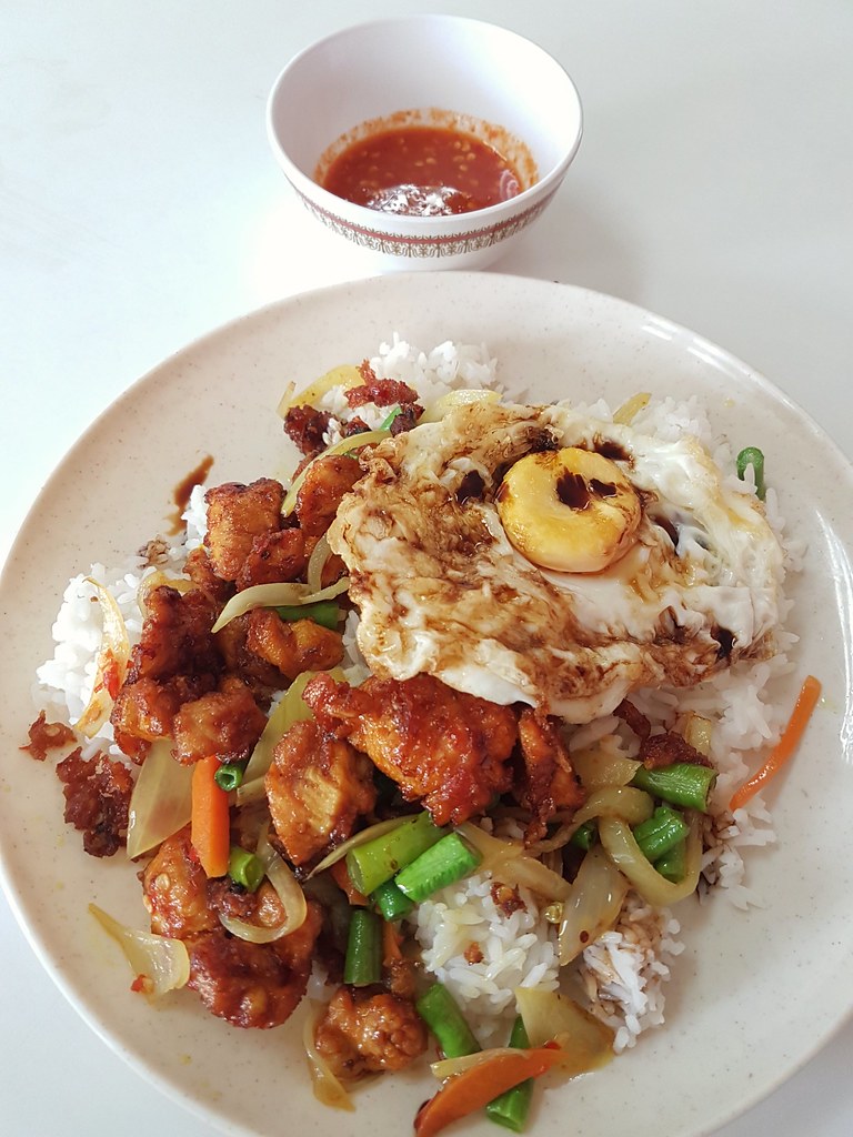 Nasi Ayam Goreng Kunyit $5 + Fried egg $1 @ Etiqa Twins Food Court KL Jalan Pinang