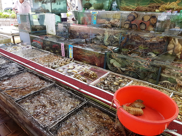 Sai Kung Chuen Kee Seafood Restaurant seafood tanks