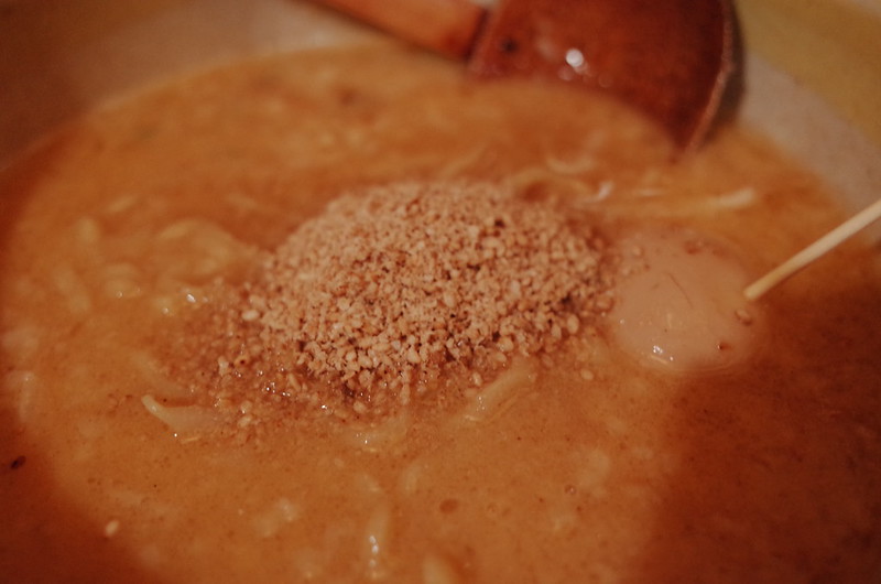 銀座ABCラーメンABC炒飯セットのこってり味噌醤麵にすりごま味変