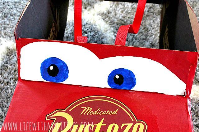 This DIY Lightning McQueen costume is amazing! Great step-by-step tutorial for anyone wondering how to build a Lightning McQueen Halloween costume this year! Especially with Cars 3 just coming out!