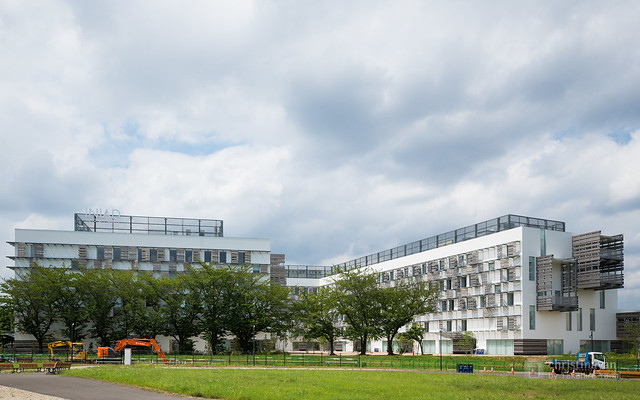 The facade of Toyo University, Akabanedai (東洋大学　赤羽台キャンパス).