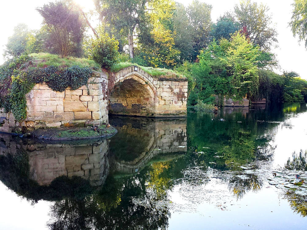 Remains of the Old Castle Bridge, Warwick.. Credit DeFacto