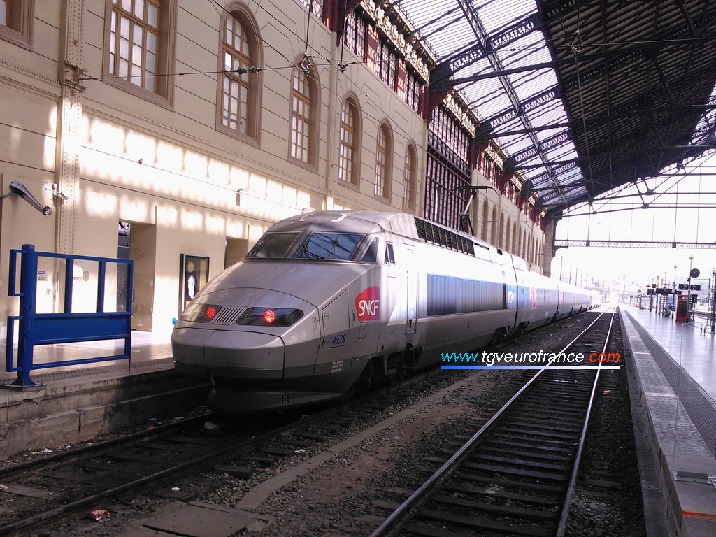Le TGV Réseau tricourant 4529 Alstom en gare de Marseille Saint-Charles le 29 mars 2016