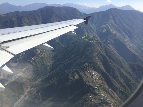 plane airplane landing approach kathmandu nepal mountains valley himalayas