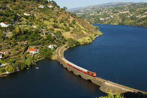 douro linha comboio rio valley train tren miradouro cp 1400 1415 carruagens schindler regional locomotiva diesel comboios de portugal