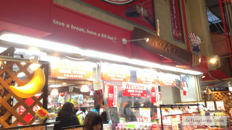 2 Hari Keliling Osaka - KitKat Store