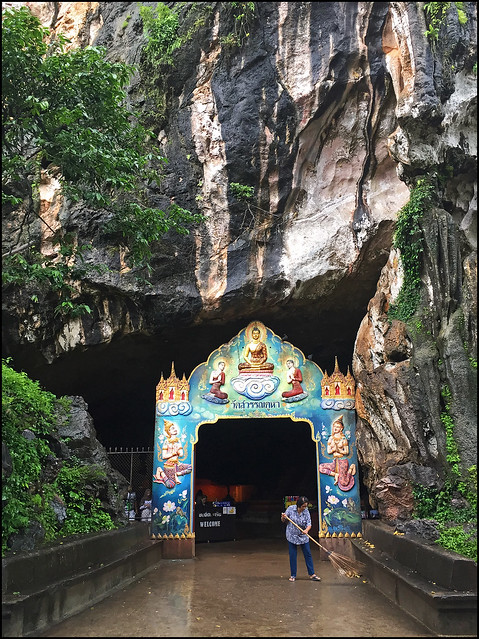 Wat Suwan Kuha Entrance