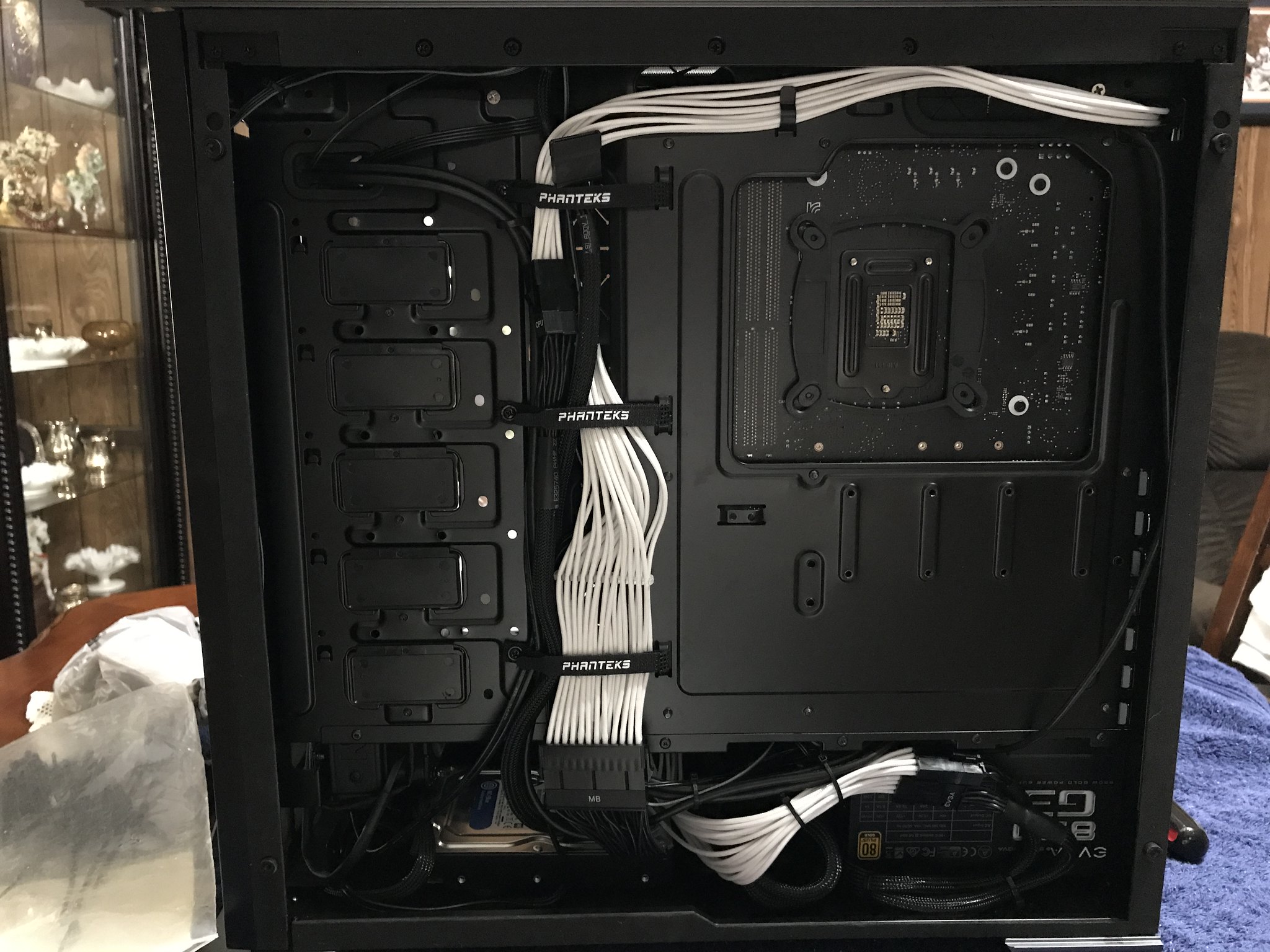 Phanteks Evolve ATX - Frontal illumination + RBG Led - Album on Imgur