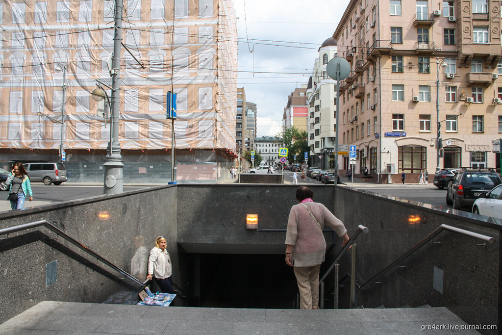 Четкая позиция московского транспорта по пешеходам – они должны страдать, а 