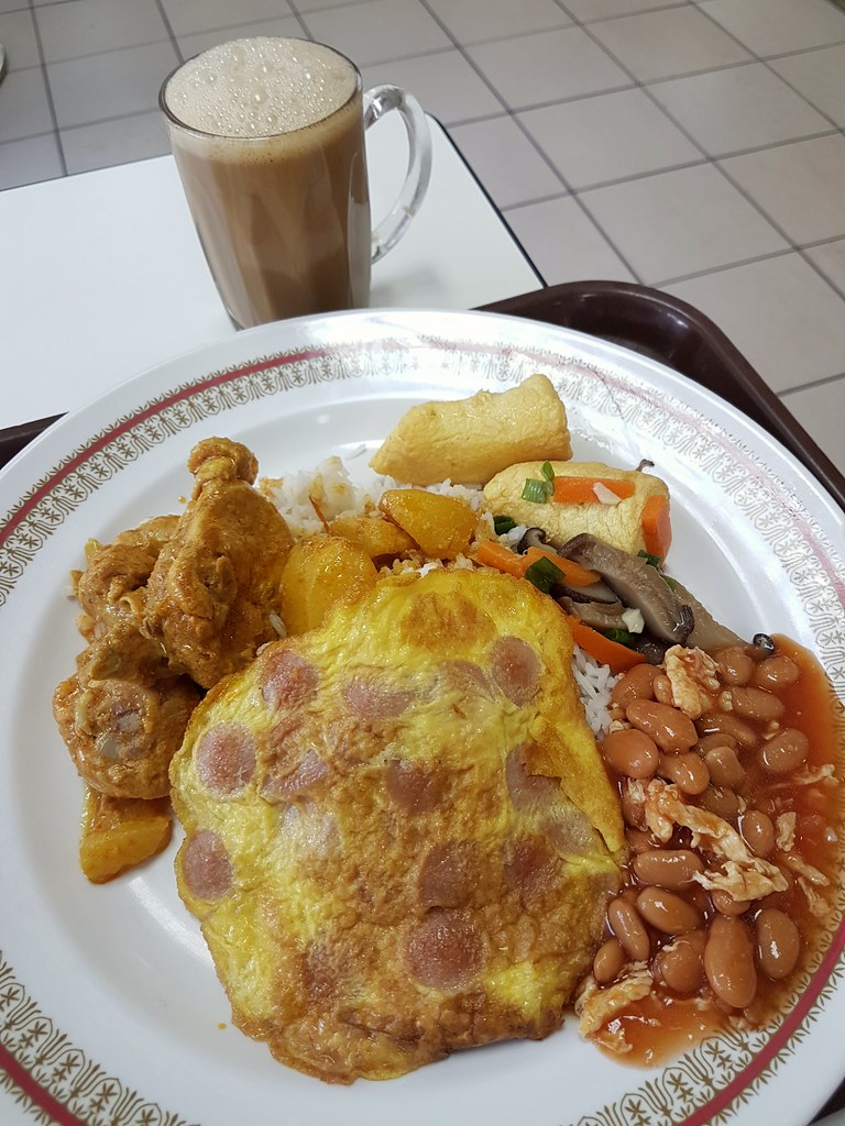 雜饭 Mixed Rice $8.80 Nescafe Tarik $2 @ Food Court Etiqa Twins at KL Jalan Pinang