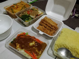 Much food from Khot Thai