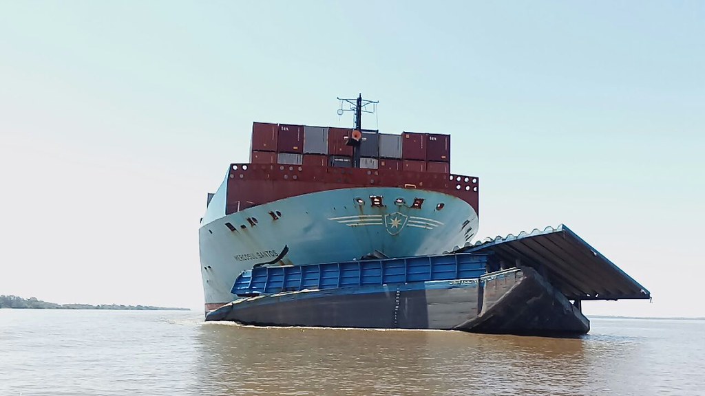 choque de embarcações no rio Amazonas
