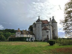 Magnifique Château de Villemonteix!  #chateaudevillemonteix #villemonteix #creuse #tourismeencreuse #saintpardouxlescards #castle #stones - Photo of Saint-Pardoux-la-Croisille