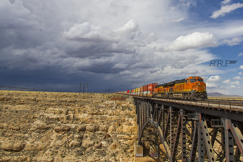 bnsf bridge bridges train trains hd storms clouds sky railroads railway ge gevo railfanning canyon diablo arizona desert landscape canon photography