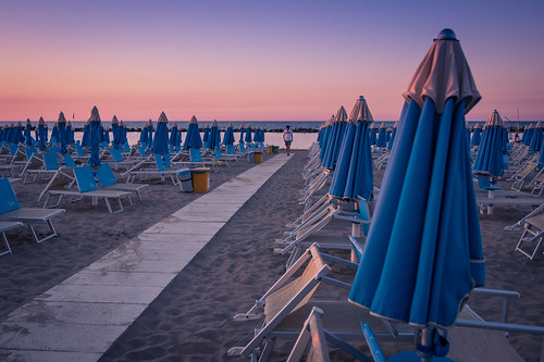 cattolica italie italy italia beach sunset evening sea alone solitude man panasonic lx100 vacation travel