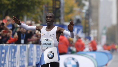 Berlínský maraton vyhrál Kipchoge za 2:03:32