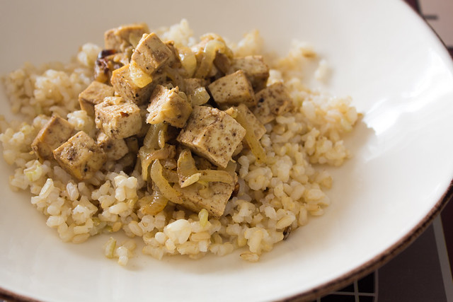 Tofu tandoori con arroz integral