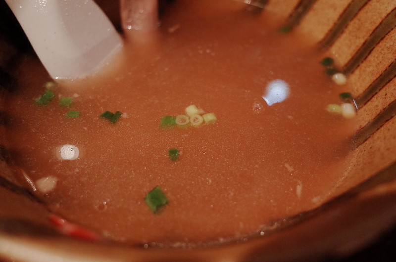 池袋西口かちゃーしーソーキそばのスープ沖縄鰹出汁