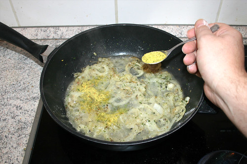47 - Gemüsebrühe einrühren / Stir in instant vegetable broth
