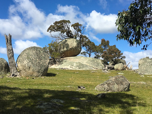 nullavale victoria australia granite boulders rock pasture farm