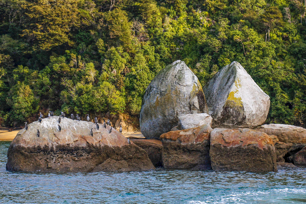 split rock i Abel Tasman National Park