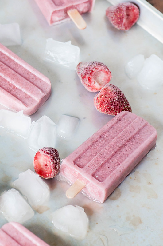 Strawberries and Cream Smoothie Pops 